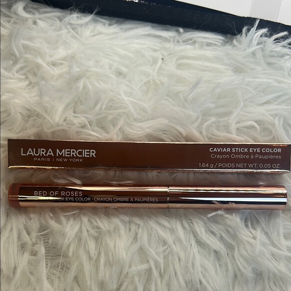 Laura Mercier Caviar Stick Eye Shadow -Bed of roses-Metallic Pink Rose - Picture 5 of 6